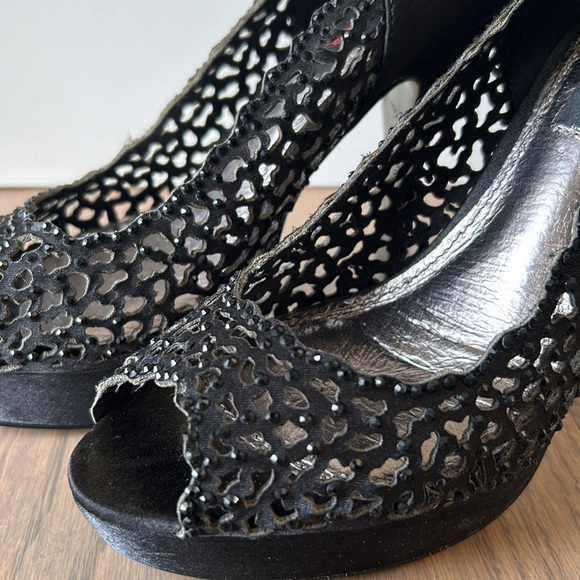 Black heels - Picture 2 of 5